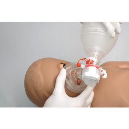 Trenażer do udrażniania dróg oddechowych przedstawia całe ciało rocznego dziecka z kompletną głowa, szyją, szczęką.